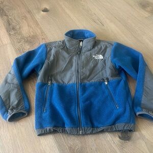The Northface Denali jacket size small 7/8 all zippers work